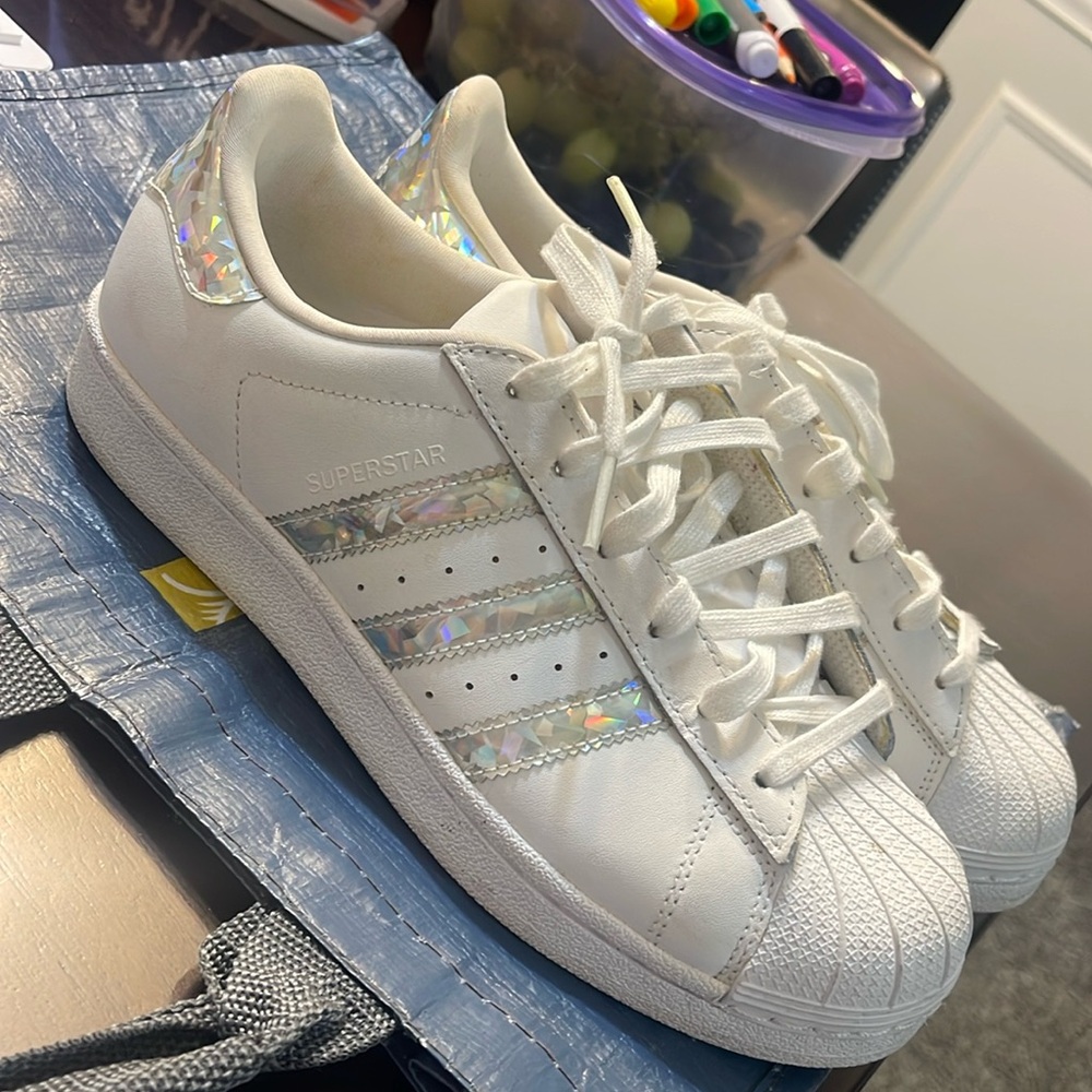 Woman’s 7.5/mens5.5 Adidas superstar white/silver
